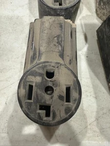 RECEPTÁCULO DE HOJA RECTA EAGLE OUTLET 30A 125/250V W143 - Imagen 1 de 1