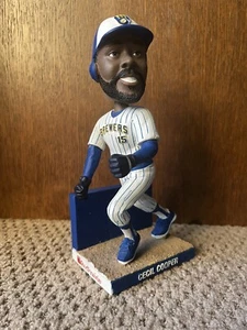 2010 Cecil Cooper Milwaukee Brewers 40th Anniversary SGA Collectors Bobblehead - Picture 1 of 4