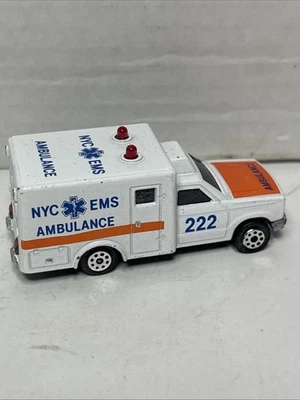 Ambulancia Majorette Sonic Flashers NYC EMS - 1:64 Foto 1 de 4
