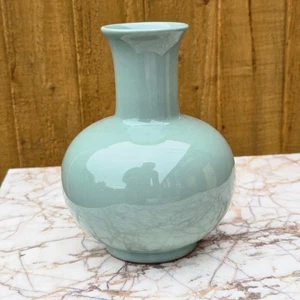 Japanese Porcelain Celadon vase by Miyanaga TOZAN fine bottle form Signed - Picture 1 of 9
