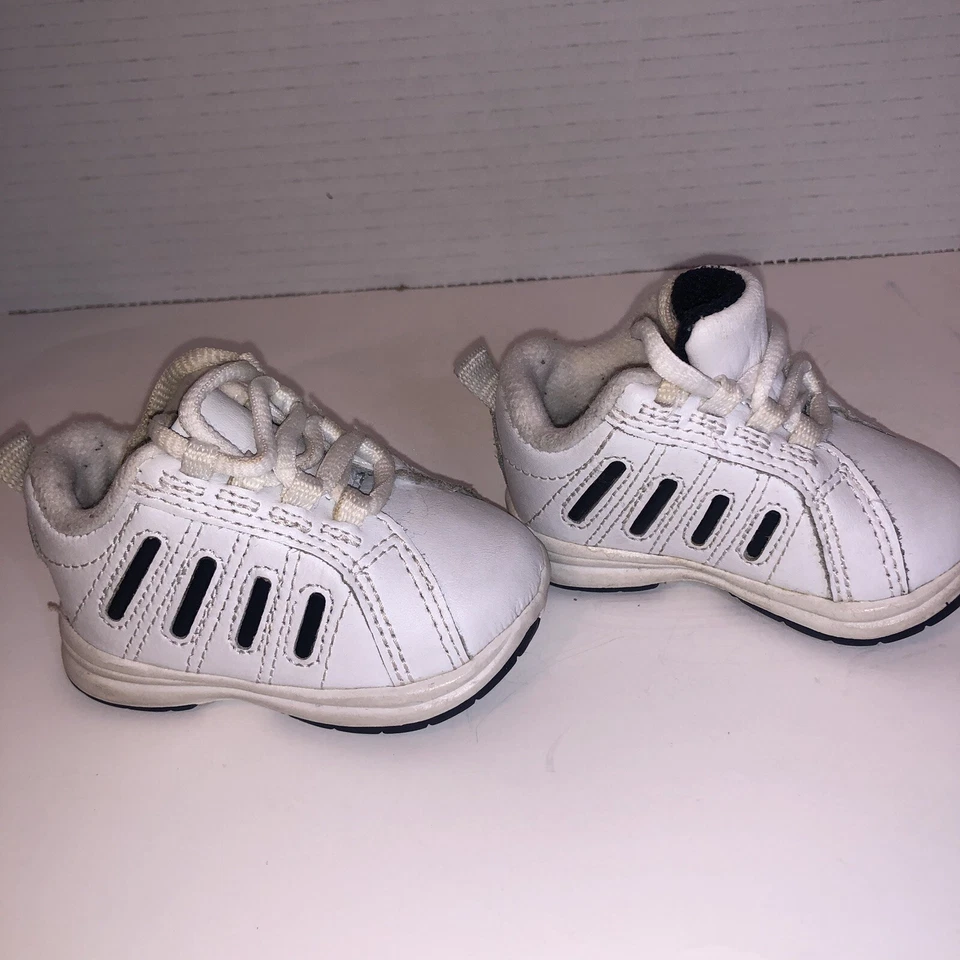 Zapatos deportivos Kid Connection para niños pequeños talla 1 Foto 1 de 4