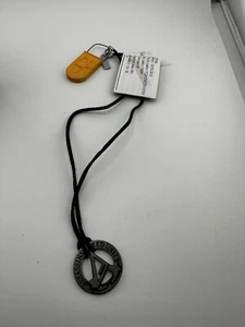 Prototype Preproduction VIDEO GAME - ASSASSIN'S CREED UNITY NECKLACE - Picture 1 of 8