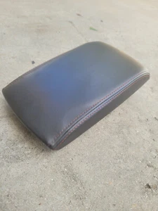 2010-2013 Mazdaspeed 3 Interior Center Console Armrest Lid Red Black Leather OEM - Bild 1 von 3