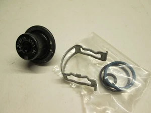 2000-2002 GM Truck NOS Fuel Pressure Regulator 17113700 T-10 - Picture 1 of 3