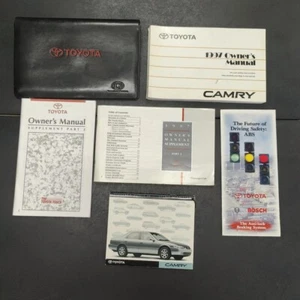Toyota Camry 1997 manual del propietario folleto de garantía estuche de cuero OEM - Imagen 1 de 7
