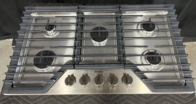 Cocina de gas Whirlpool WCGK5036PS 36" con 5 quemadores sellados, quemador SpeedHeat™ Foto 1 de 4