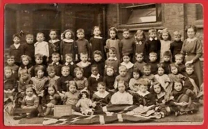 WIRRAL BIRKENHEAD. CATHCART ST COUNCIL SCHOOL CLASS GROUP 4 + TEACHER + DOLL RP - Picture 1 of 1