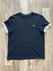 Fred Perry T-Shirt mit gestreiften Ärmelabschlüssen Herren Gr.L Black - Bild 1 von 1