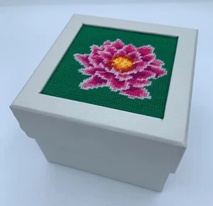 Kit de punta de aguja de tapiz floral de lana con appletones de nenúfar - caja de recuerdo de memoria - Imagen 1 de 7