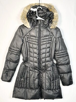 Chaqueta/parka acolchada larga negra Guess Jeans para mujer talla mediana cintura ceñida Foto 1 de 4