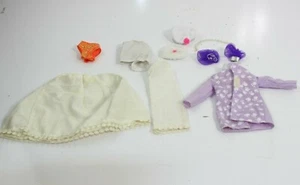 LOTE DE ROPA Y ACCESORIOS USADOS PARA MUÑECAS BARBIE - Imagen 1 de 9