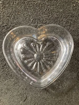 Cuenco de vidrio transparente en forma de corazón Libbey baratija de caramelo recuerdo del día de San Valentín Foto 1 de 3