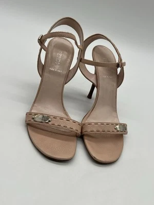 Sandalia Fendi de cuero rosa para mujer talla 40 EE. UU. 9,5 con correa en el tobillo zapatos de moda. Foto 1 de 4