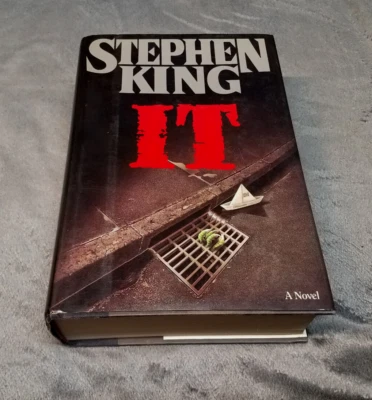 Stephen King IT a Novel  Hardcover DJ Viking 1986 4th Print 22.95 price on cover - Image 1 of 4