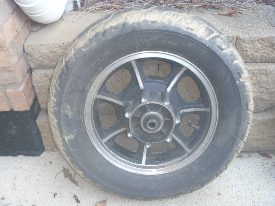 Llanta trasera OEM FÁBRICA 88-99 Kawasaki VN1500 Vulcan 88 J15 M/C x MT 3.50 Foto 1 de 2