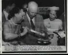 1956 Press Photo Pres.Eisenhower during Picnic rally for 500 GOP Leaders