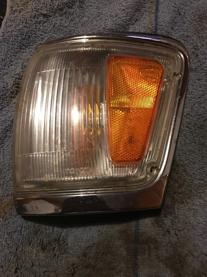 1992 - 1995 Toyota 4Runner Driver Side Turn Signal Corner Light OEM P/N 35-53 L - Image 1 of 1