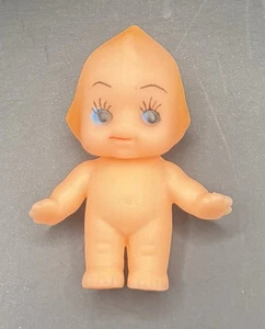 Vintage Kewpie Puppe 2 Zoll weicher Gummi Vinyl Puppenhaus Baby beweglicher Kopf - Bild 1 von 2