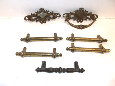 7 tiradores de metal fundido de latón y fianza de caída vintage/antiguos salvamento para restauración Foto 1 de 4