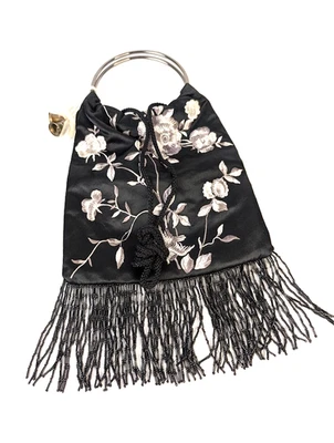 Bolso de mano de noche brocado satinado negro bordado floral con flecos en la parte inferior Foto 1 de 3