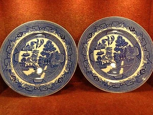 * 2 VICTORIA PORCELAIN Blue White WILLOW 9.75" DINNER PLATES c1949 FREE UK POST - Picture 1 of 6