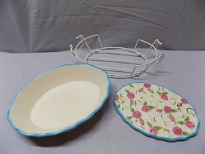 Vintage Temp tations by Tara Rose Oval Kasserolle Untersetzer Drahtgestell Blau Rosa Rosen - Bild 1 von 6