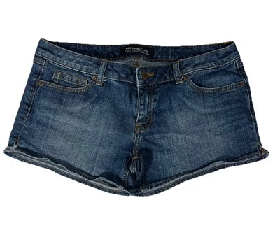 London Jean Shorts Woman's Size 6 Blue Denim Stretch Pockets Short Low Rise EUC - Image 1 of 4