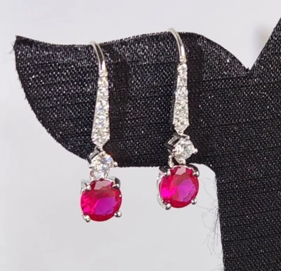 Aretes colgantes de plata de ley 925 con rubí genuino de 6 mm de 2 quilates Foto 1 de 4