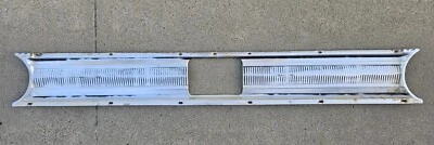 Ford Fairlane 1963 panel de luz trasera aluminio Foto 1 de 4