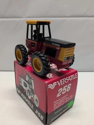 Scale Models Versatile 256 Bi-Directional Tractor Made USA  1/32 99000340 - Image 1 of 4