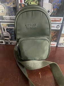GUESS Los Angeles Sling Pack - Verde Oliva - Nuevo con Etiquetas - Imagen 1 de 6