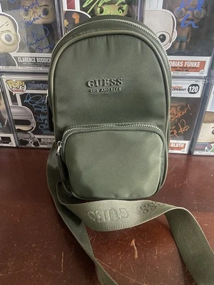 GUESS Los Angeles Sling Pack - Verde Oliva - Nuevo con Etiquetas  Foto 1 de 4