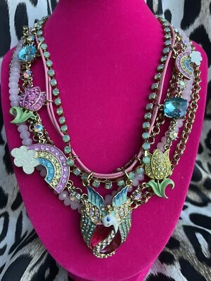 Colar de cisne enfeitado de tulipa arco-íris vintage Betsey Johnson Fairyland RARO - Imagem 1 de 4
