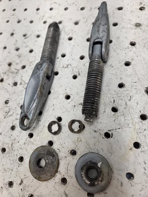 Par de tornillos de abrazadera de popa EVINRUDE JOHNSON 20 25 30 35 HP 324922 Foto 1 de 3