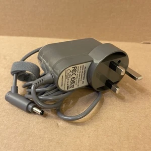 Netzteil für Dyson BRJ45300110 Eingang 100-240-50-60Hz 1,3A Ausgang 30,45V 1,1A - Bild 1 von 3