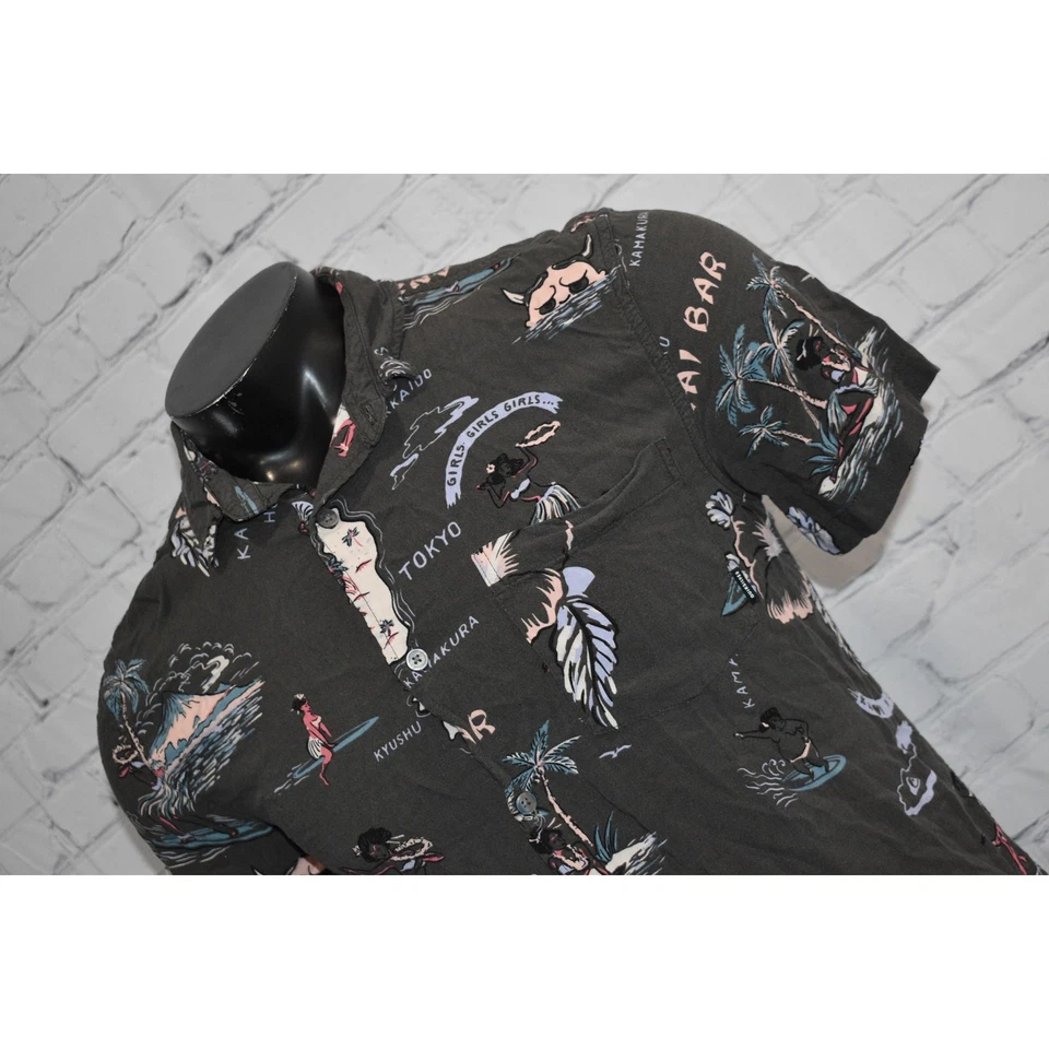 Quiksilver Hawaiian Style Shirt Mens Size Small Viscose Surfing Floral Tropical - Image 1 of 4