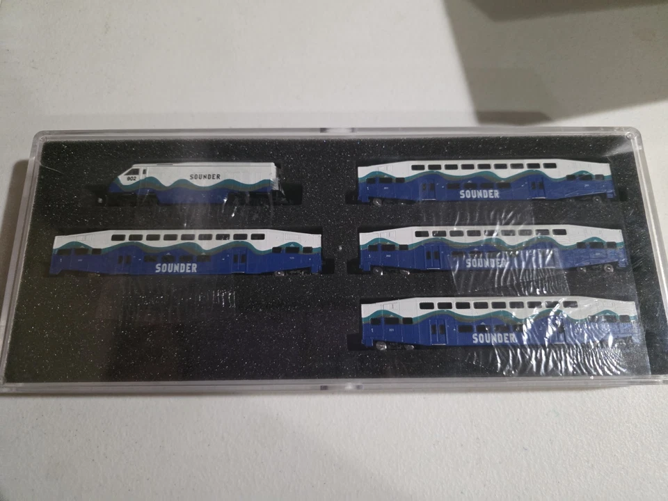 American Z-Line Sounder F59PHI Z Gauge Bombardier Bi-Level Passenger Car Set - Image 1 of 4