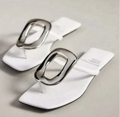 Sandálias brancas Jeffrey Campbell Linques ornamento de couro envernizado 7 1/2 - Imagem 1 de 4