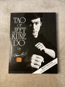 Tao of Jeet Kune Do Paperback Bruce Lee - Picture 1 of 3