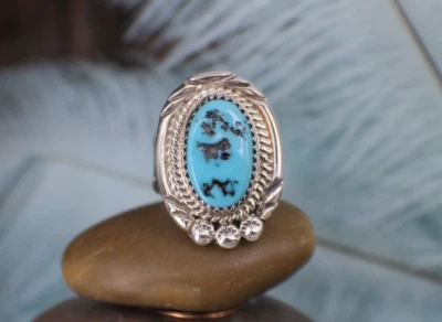 Vendido Anillo de Cóctel Banda Plata Esterlina y Turquesa Talla 7 Floral Grabado Ovalado Foto 1 de 4