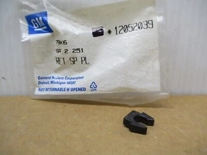 GM Retainer 12052039 - Picture 1 of 2