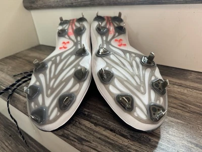 Botines de béisbol Under Armour clavos 10 yardas bajos negros rojos Foto 1 de 4