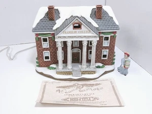 Lefton Colonial Village Franklin College mit Abigail Mason Bibliothekarin 1990er Set - Bild 1 von 17