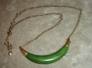 "Collar de declaración tribal de cuerno de media luna y jaspe verde firmado por CAbi 22-24""" - Imagen 1 de 15