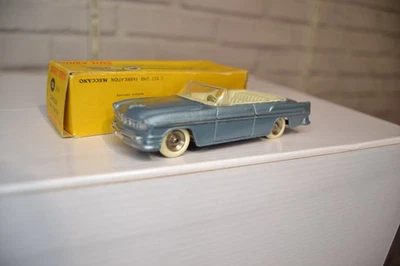 Belle  et rare  Dinky Toys d'origine  Chrysler Newyorker  Bleu clair Ref:520/24A - Photo 1/4
