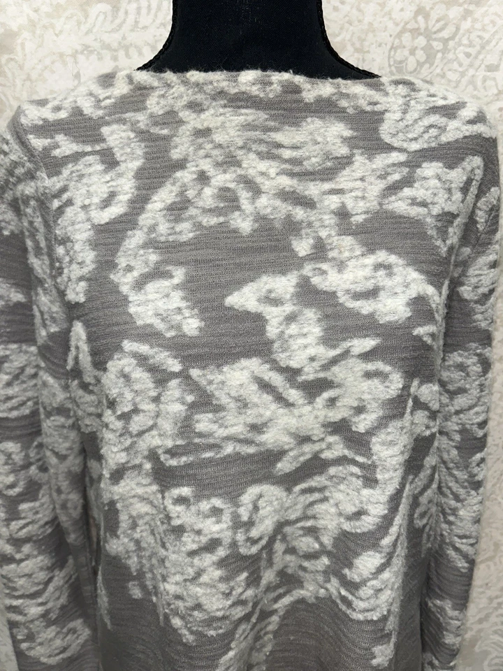 Suéter Pullover Jill Gris Blanco Tejido Floral Manga Larga Para Mujer M Foto 1 de 4