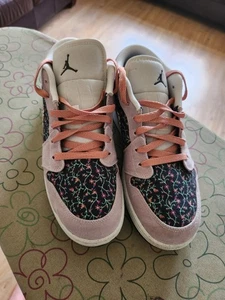 Nike Air Jordan 1 Low SE Trainers Size UK 6 40 - Picture 1 of 5