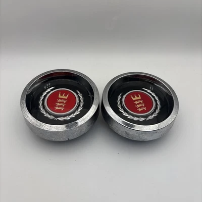 Lote de 2 emblema insignia Ford Gran Torino años 70 OEM P/N 253923 LEER Foto 1 de 4