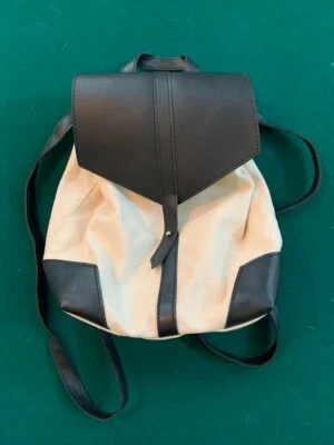 Mochila Deux Lux de lona blanca y negra Foto 1 de 4