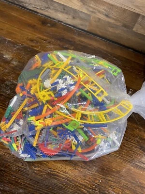 K'NEX Mixed Lot 5.6 lbs Assorted Pcs LOT OF HUNDREDS of pieces - Image 1 of 4